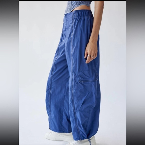 Urban Outfitters Sz 2 LUNA Nylon Cargo Blue Balloon Parachute Pant Zippers Y2K - Picture 3 of 16